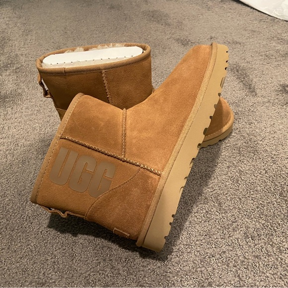 Authentic Classic Mini UGG Women’s Size 10 - Picture 3 of 7